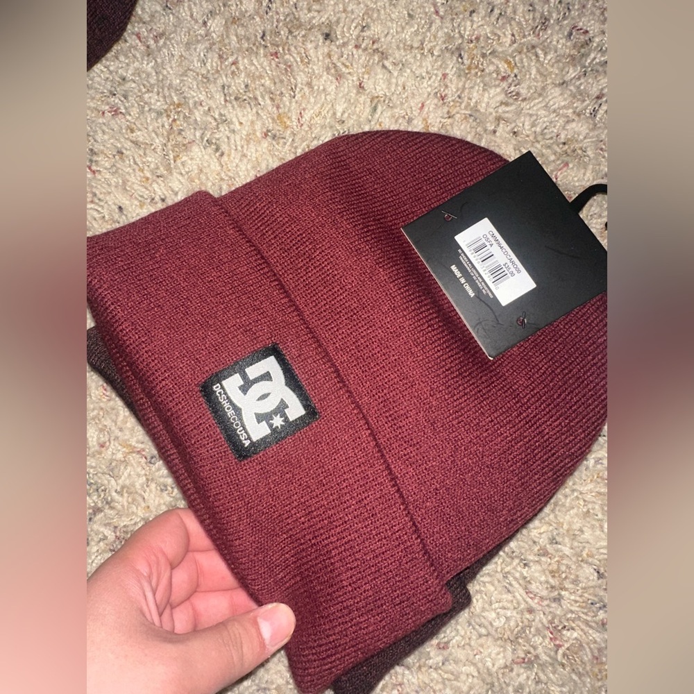 DC Maroon Knit Beanie bundle 2 piece ❤️🩷